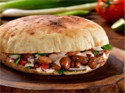 سندوتش ميكس فول علي طعميه عيش بلدي