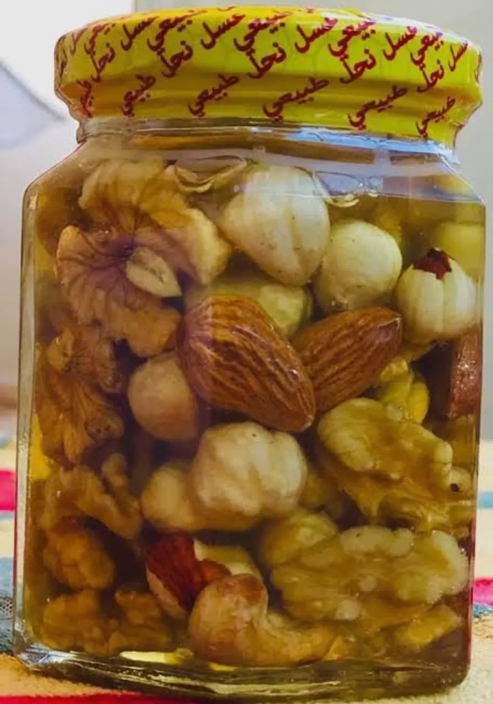 برطمان نصف كيلو عسل نحل بالمكسرات