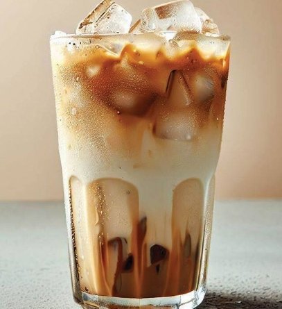 اسبانش لاتيه.        ايس لاتيه بارد محضر من القهوة الإسبانية