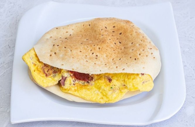 سندوتش بيض بالبسطرمه